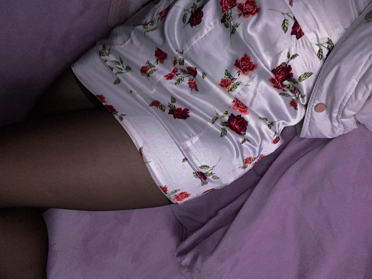 明明吃胖了 没想到m码穿上正好 腰那里还有点空 梨形身材赛高 https://t.co/CQFORdTck0