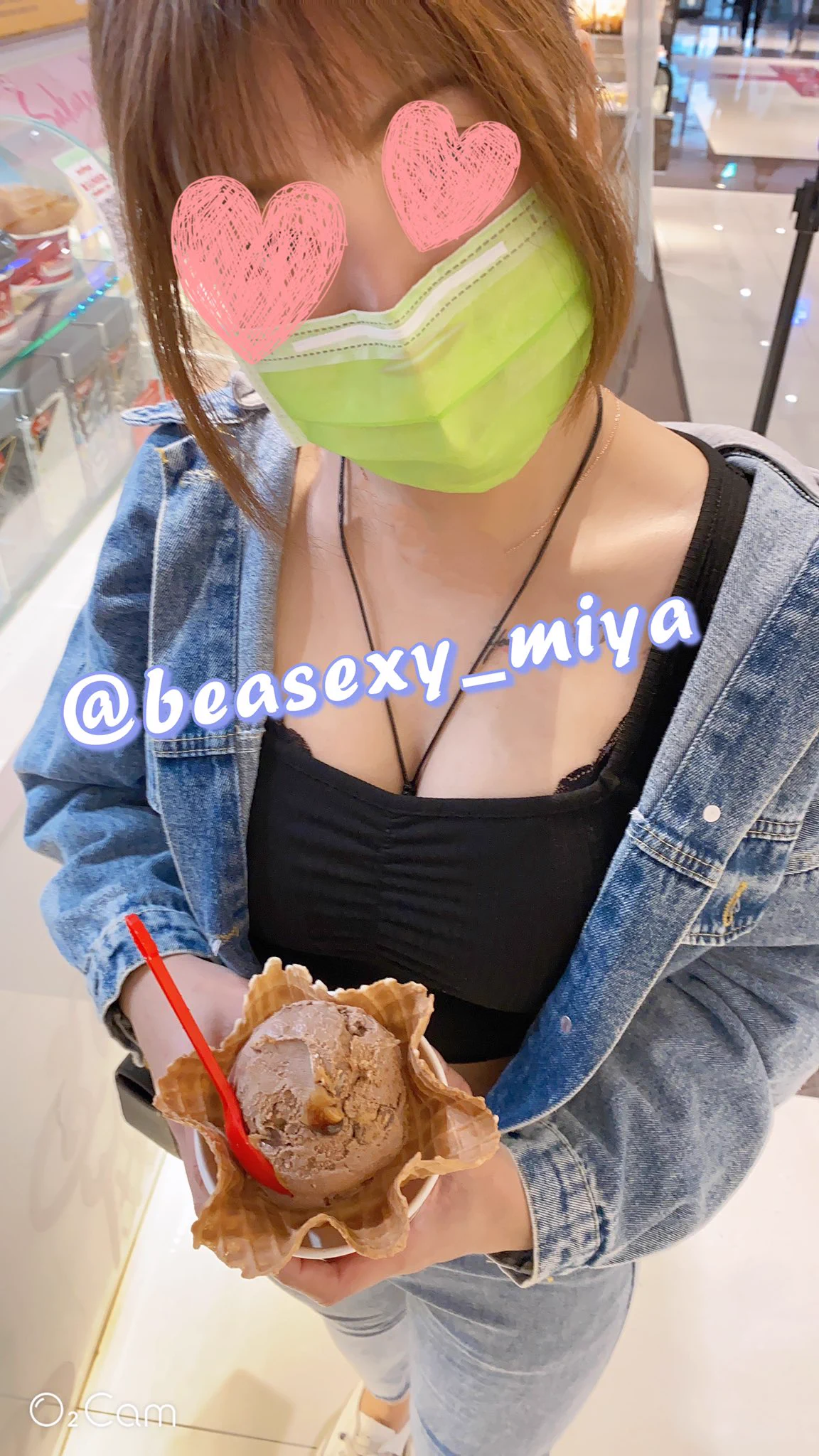 連假就這樣過去☹️悶悶的三天假都是家庭日😤😤，下週姨媽又來😭只能吃冰消消慾火，發現花生🥜好好吃😋 https://t.co/wZ9qlqdbgi