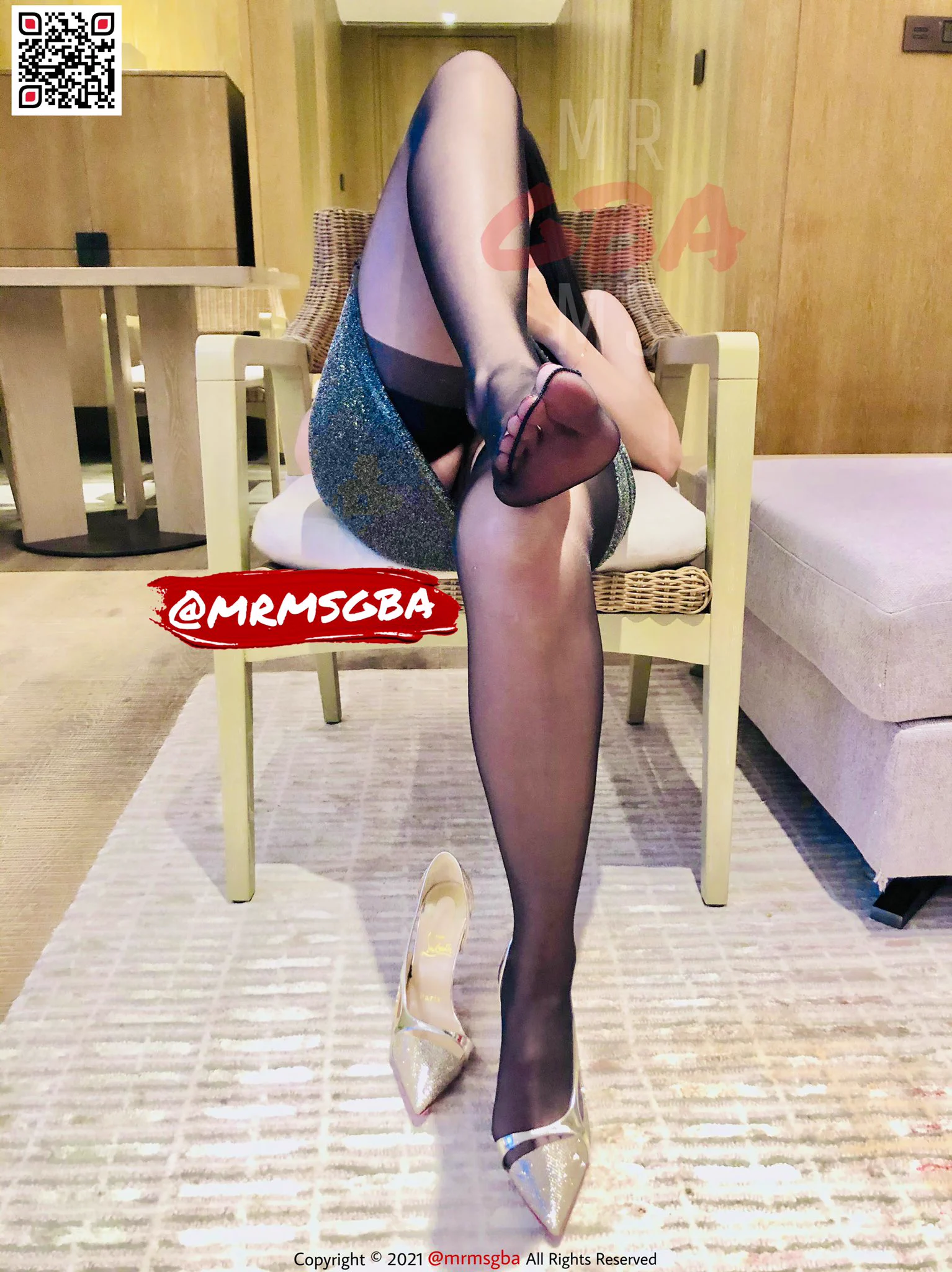【🤵🏻‍♂️】一手拿着水果机拍摄🤳一手看着大神们的作品🖼重要的是pose👯‍♀️和angle📐【投稿】@szrj_2020 @2blackstocking @waxiaomiao @simiwen @91_siwaboshi @Zoooo1101 @jiaoshiwb @power1662 @jimmyqq13 #slutwife #淫妻 #反差 #轻熟 #秘书 #情妇 #丝袜 #高跟鞋 #丁字裤 #超短裙 #美腿 #玉足 #原味 https://t.co/l8t4QGfPCr