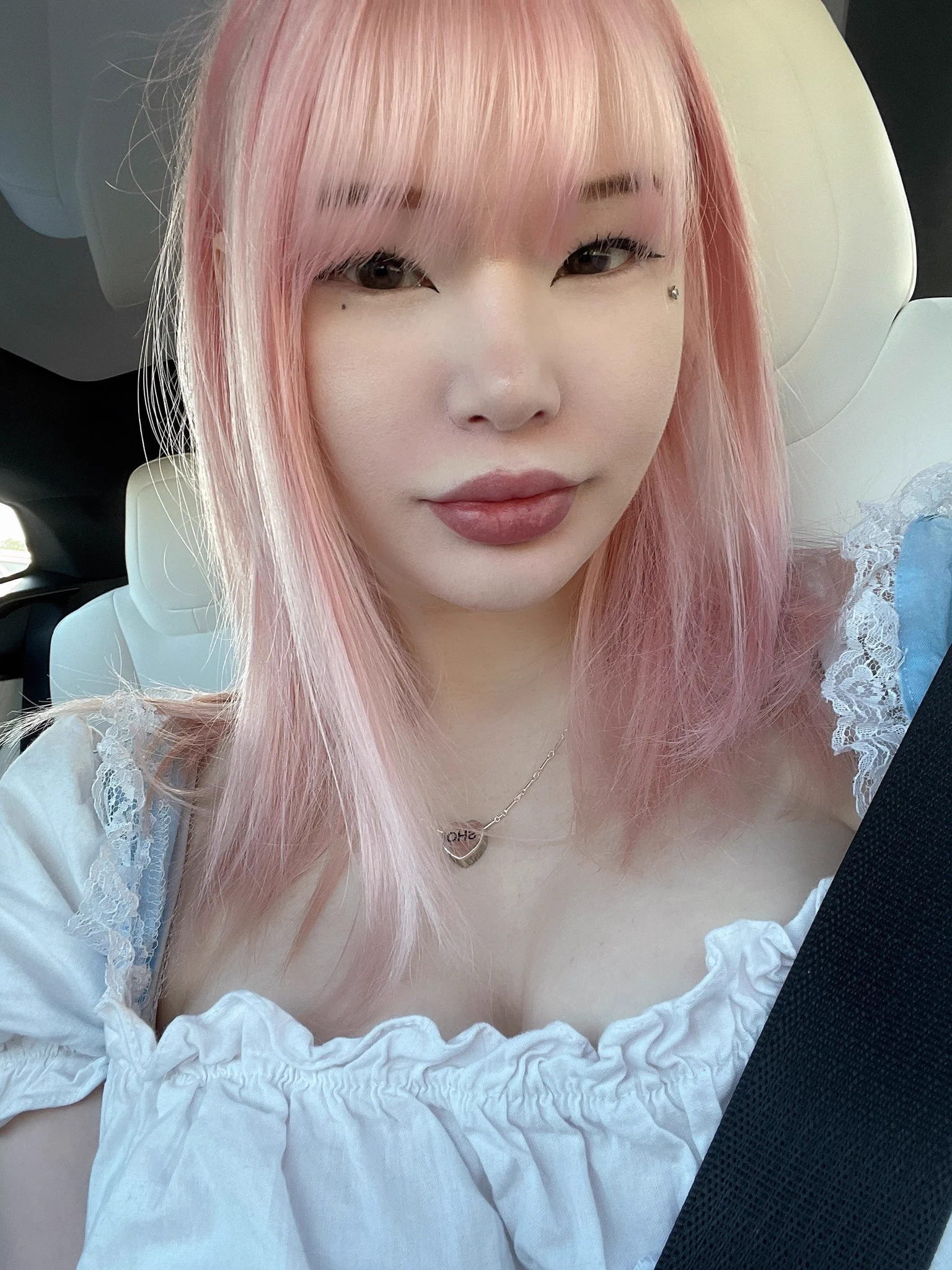 light makeup 2day.good morning https://t.co/cpKQkvsYei