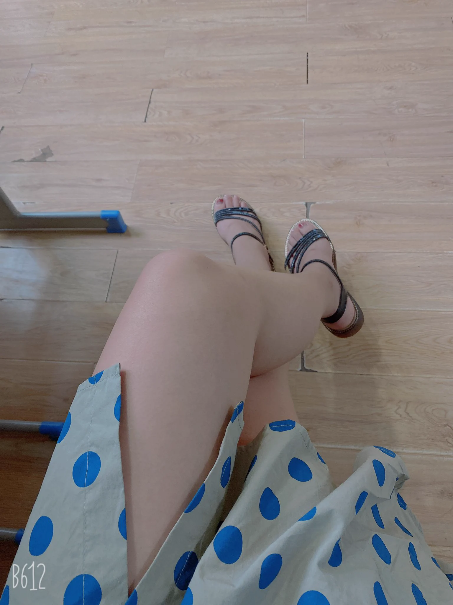 #绿帽 #绿奴 #母狗 #淫妻 #足控 #美腿 还是天热了有看头呀，我老婆的腿是真好看 https://t.co/3DVgZPtcuc