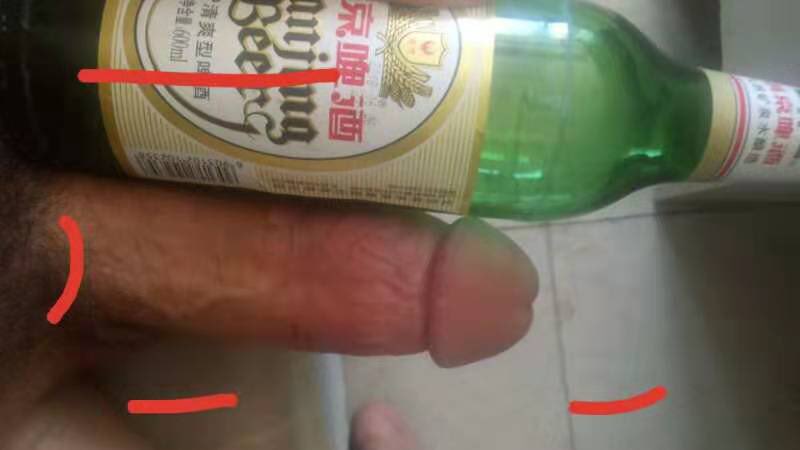 是媳妇初中还是高中同学，我突然忘了，两个从耍朋友到分手，然后毕业后又失联几年，再到后来有了手机后又联系上了，两人断断续续好上了快20年，前几年媳妇才对我坦白有他的存在，现在两人虽不在同一城市，但基本上每年都会约上几次，今天他又过来了，那就让媳妇好好陪他一晚上。 https://t.co/8TcAeVrqA2