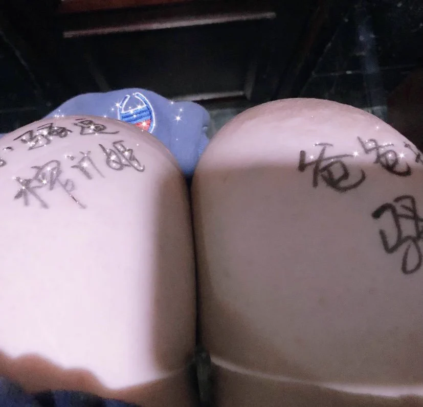没事就爱发骚的胖墩墩 https://t.co/rmKA9WrufB