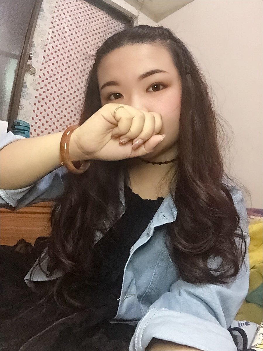 曾經
我不懂得讓愛人放心
總是要做一些事情讓人擔心
證明自己在對方心裡很重要
-

人總是要結束一段關係
或失去了誰才會懂得長大
這時候意識到自己太幼稚不懂事
每一次的試探對方、挑戰對方
都會讓愛一點一點的消失殆盡
再痛都是自己造成的
活該

#尋尋覓覓在無聲無息中消逝
#曾經被你捧在手掌心的寶貝 https://t.co/bo24BqGJux