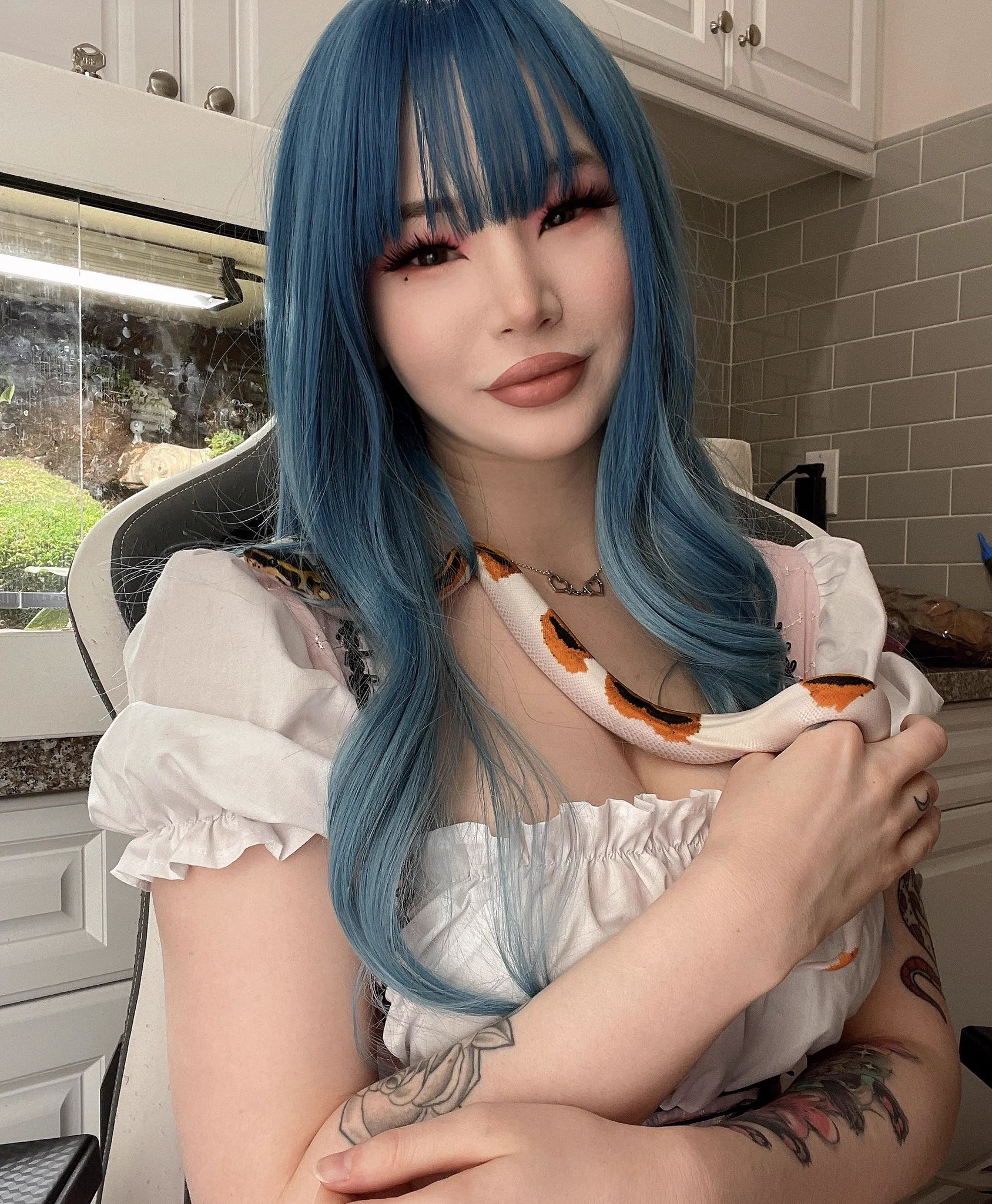 more pics of Yato and I! Yato, named after Noragami. Yato the God of Calamity, is a orange dream yellowbelly pied ball python 🐍💖 https://t.co/DWJjDnwr82
