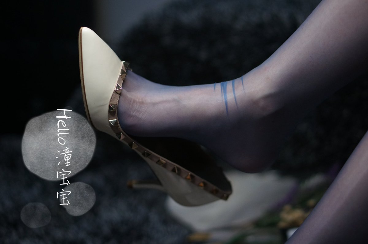 雾蓝色 有没有很诱惑
#丝袜 
@Fanjiahui2020 @LittleDirtySec4 https://t.co/wqst3f80F4