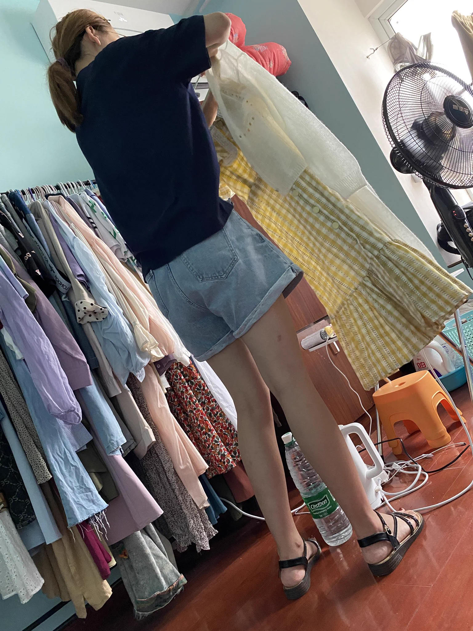 #绿帽 #绿奴 #母狗 #淫妻 #美腿 #足控 #分享女友 老婆打扫房间随拍 https://t.co/8mCaCZ3vRP