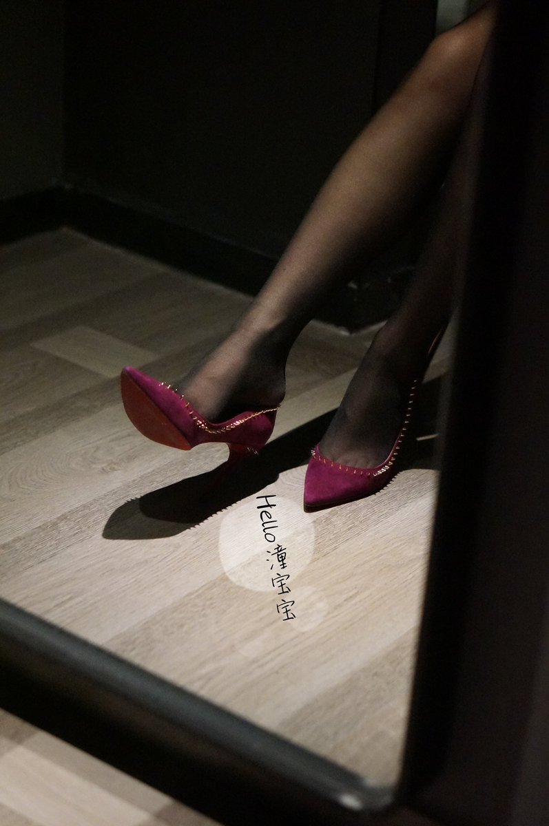 潼宝宝的粉红色CL
想帮我脱下吗
#丝袜 #黑丝 #黑丝淫臭脚 #肉丝 #丝袜露出 #足交 
@Fanjiahui2020 
@LittleDirtySec4 https://t.co/2iAXp9HrAg