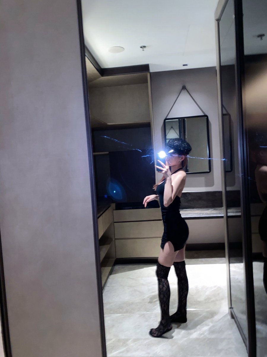 猫眼三姐妹之王局长
#丝袜 #黑丝 #黑丝淫臭脚 #足交 #肉丝 
@Fanjiahui2020 @LittleDirtySec4 https://t.co/Bn6AswSQKe