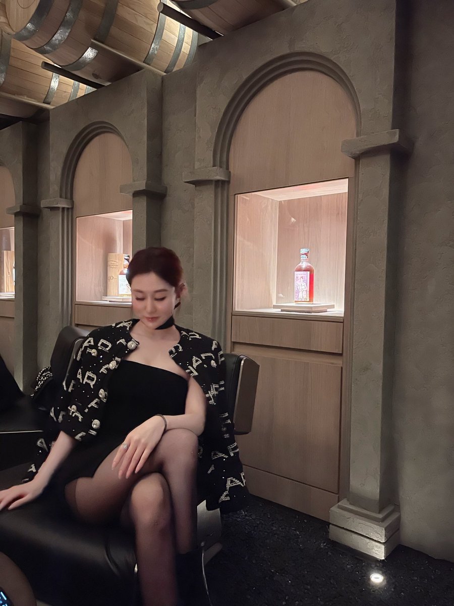 最近有些高产 想看更多的小伙伴快来吧
#丝袜 #黑丝 
@Fanjiahui2020 
@LittleDirtySec4 @SKphotoSK https://t.co/OiCYaMhxMX