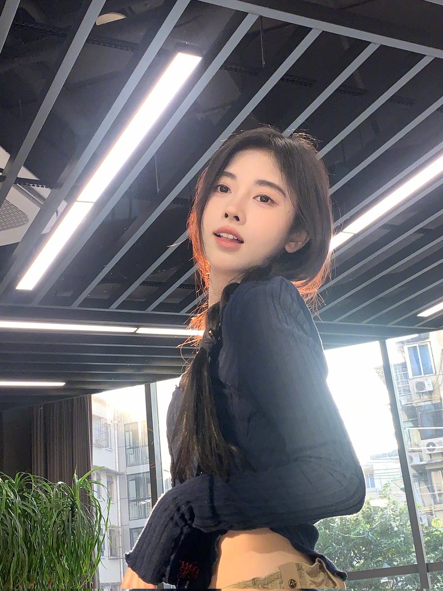 可可爱爱的鞠妈😍 https://t.co/pqPMd6PMhy