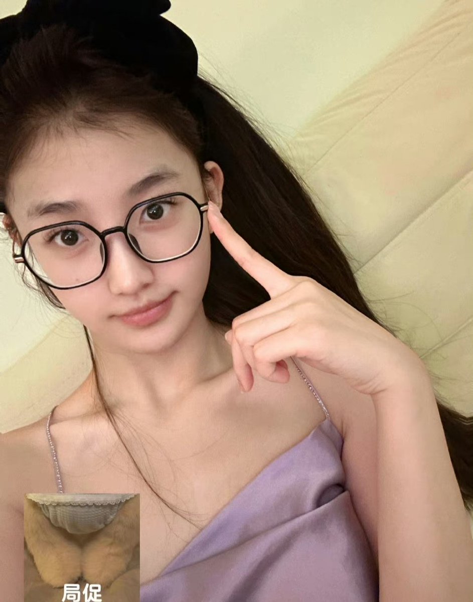 大眼镜框子遮不住我38.5℃的忧伤 https://t.co/hjTU0qBW0t