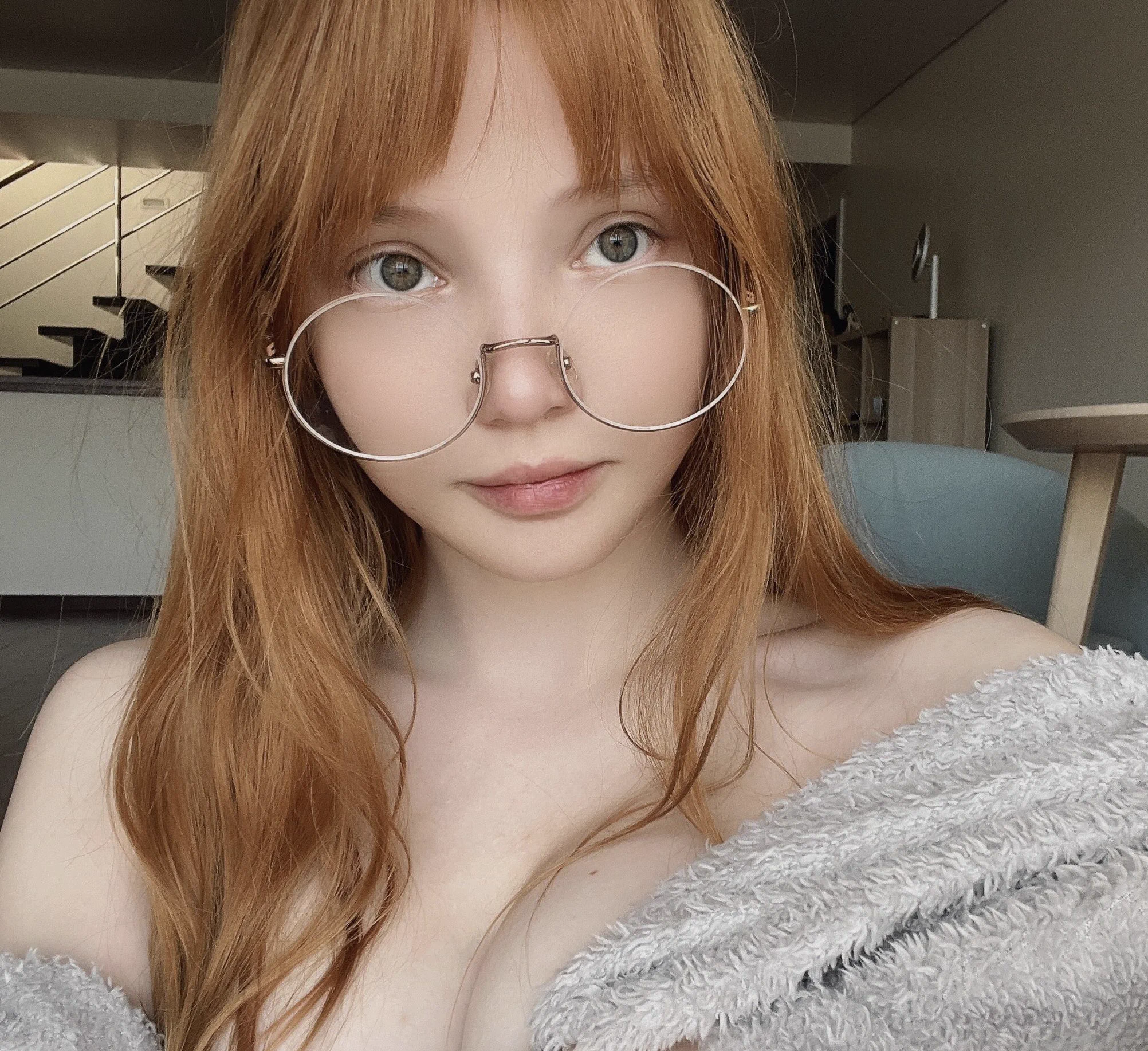 No makeup, but with glasses.Yes or nah? https://t.co/2kUA57JfQF