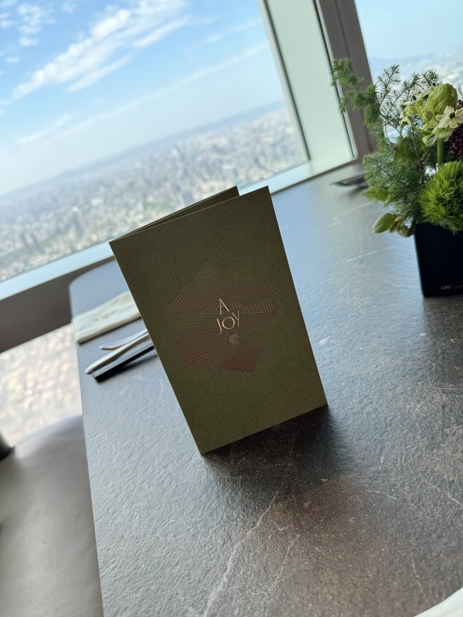 終於跟約飯系推主 @54chrisss V總見面。
當然選在最高地點才符合那氣場！

#最高の約飯系推主
#吃完這頓下一餐只有控肉飯惹
#文案送過簽呈才能發 https://t.co/tjfbLrqtQI