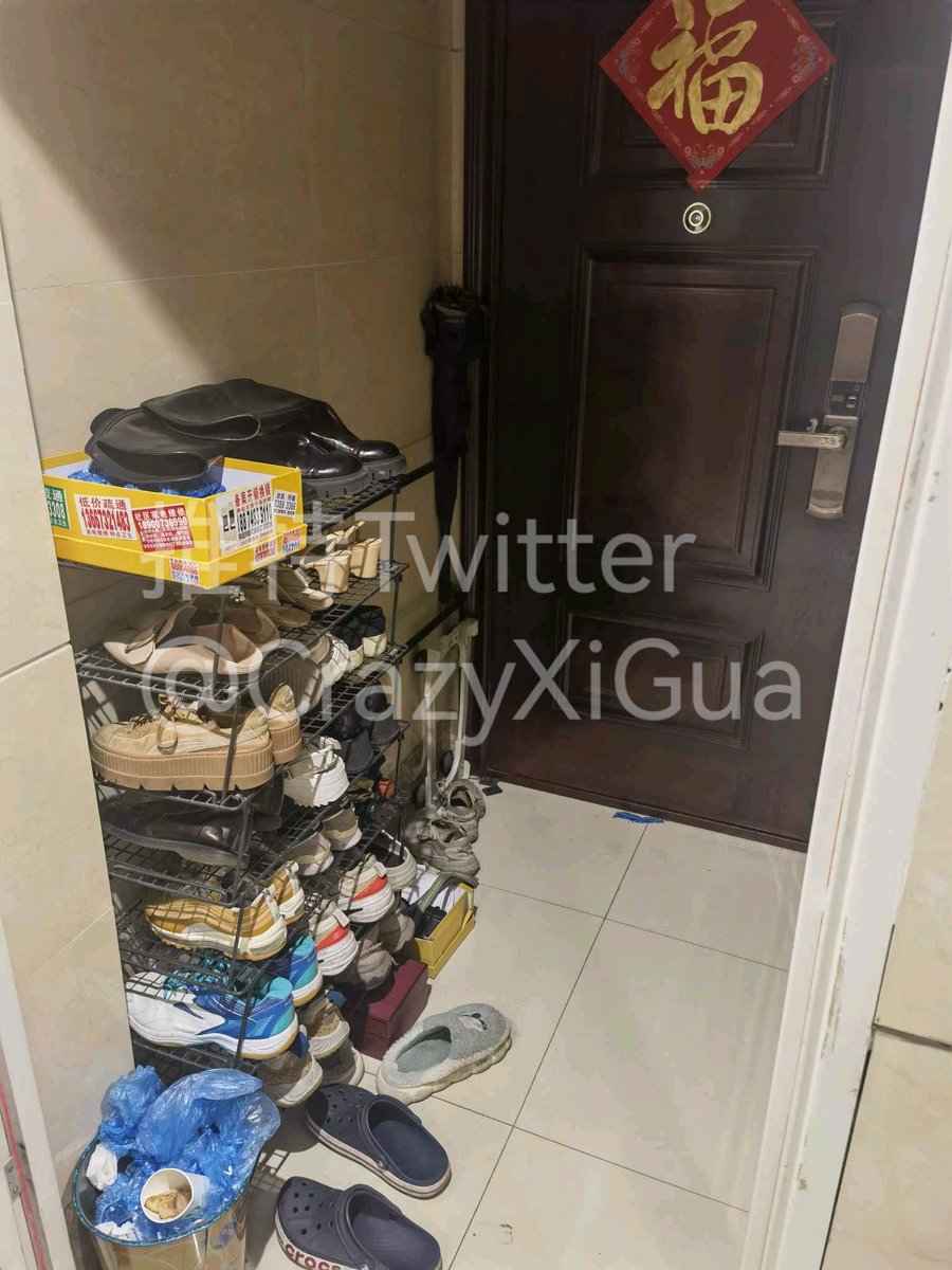 大白天探访同城同好推荐的点位，据说女主很漂亮，每双鞋里面都被胶过了。本来想着释放一下，听着屋里女主的声音，没敢轻举妄动，拍两张照撤退！ https://t.co/lkuGotK4Bm