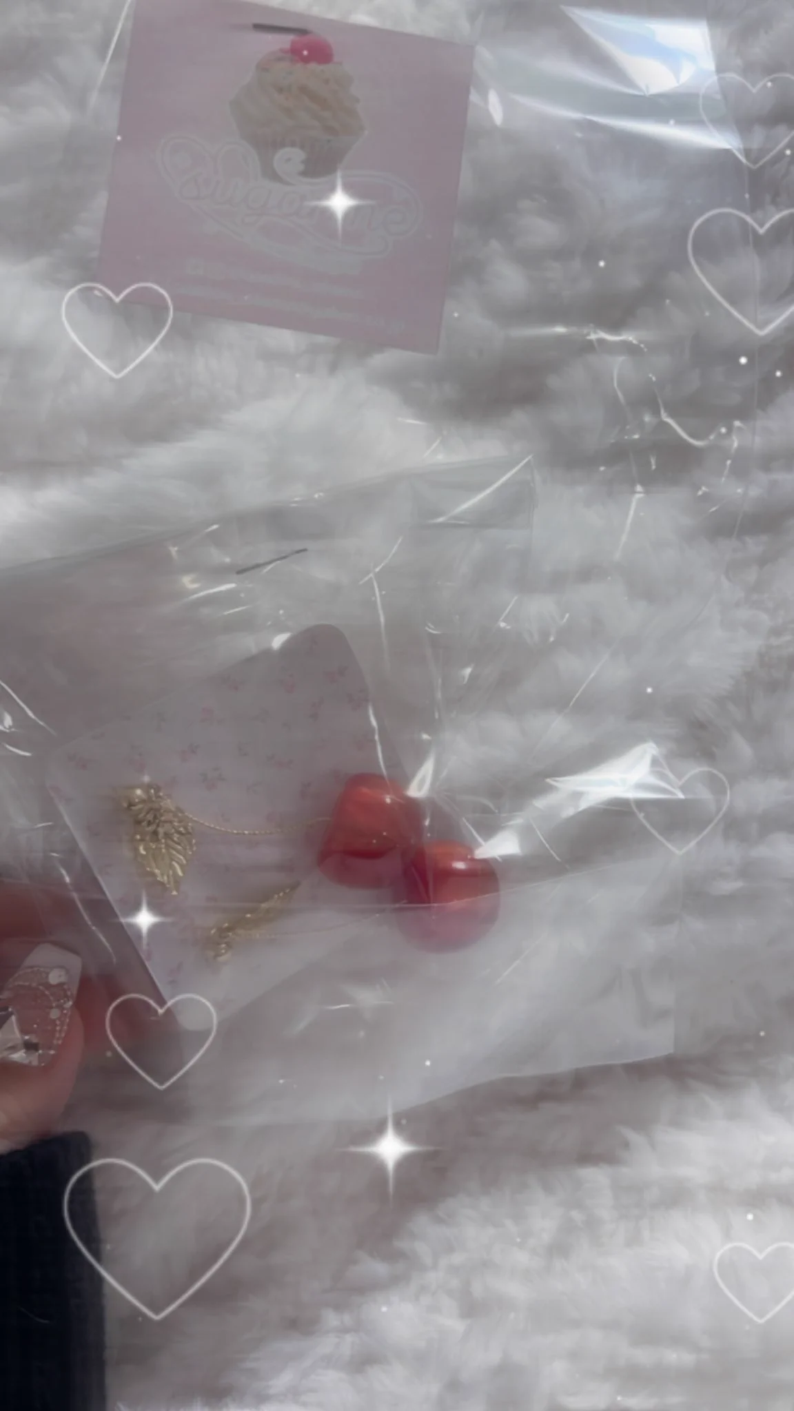 昨日のデザフェスでみんなでお買い物してる時にシスルさんが「どっちの色が好きー？」って聞いてくれてまさかのプレゼントしてくれた😭💓💓💓サプライズ過ぎた🥹💓渡し方もスマート過ぎて惚れちゃったよね😭💕💕一生大切にします✨✨ https://t.co/jQdw6IcNoB