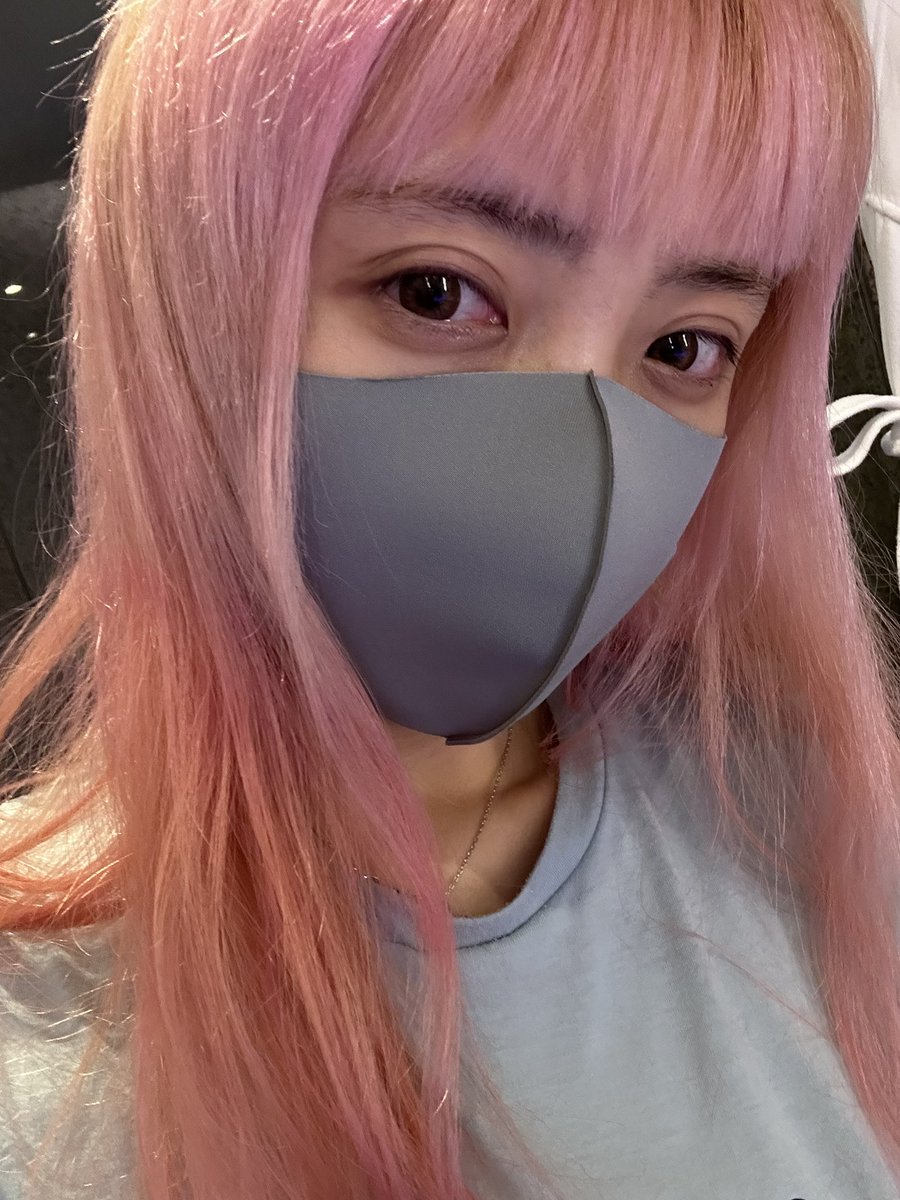 被自己吓晕 我真的和一具尸体没区别 这睡眠质量 这眼睛 https://t.co/Hme6gzRXmK