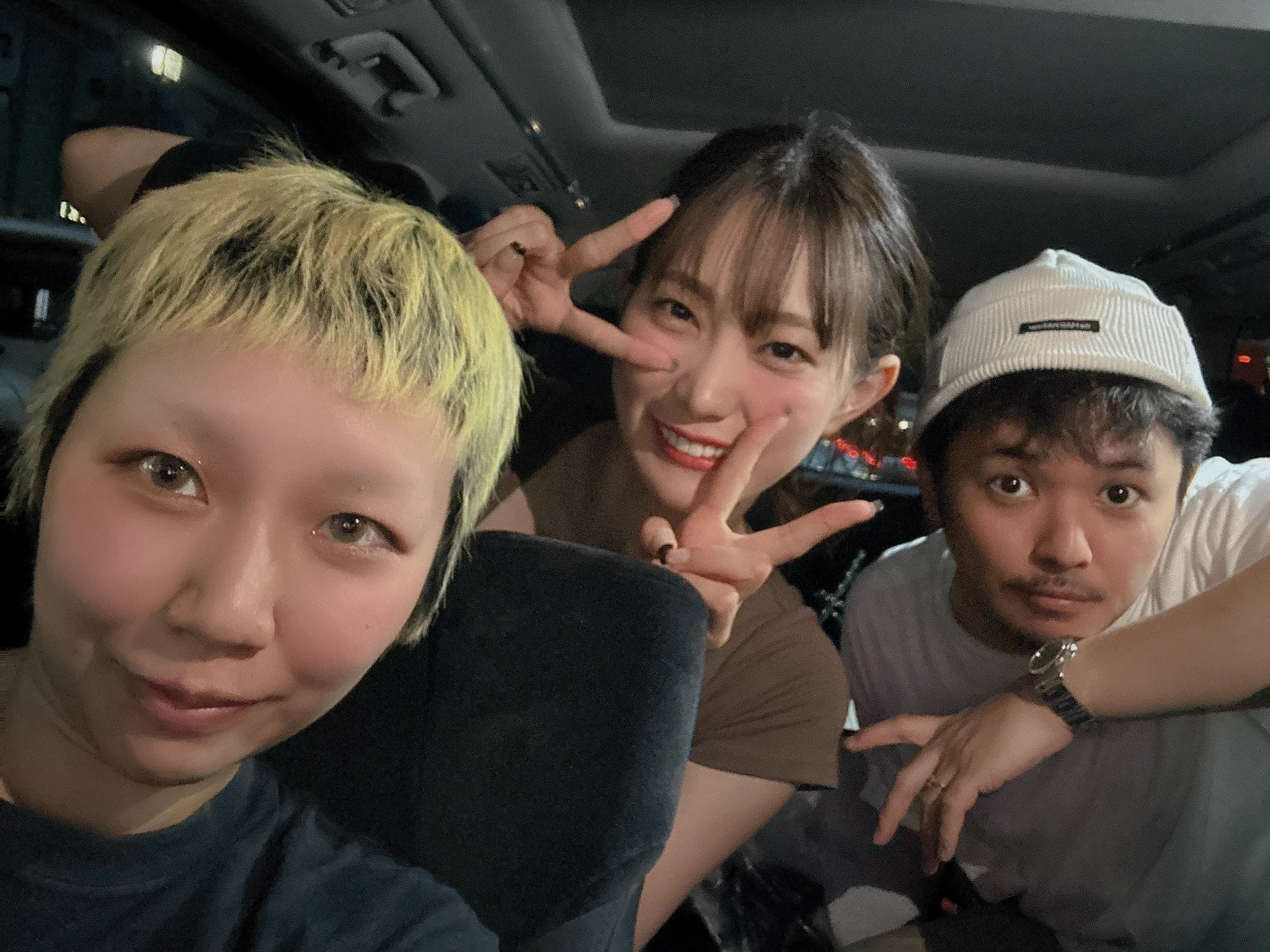 サクサクと撮影終わって私たちプロ過ぎた💋 https://t.co/gzUGXoLTO7