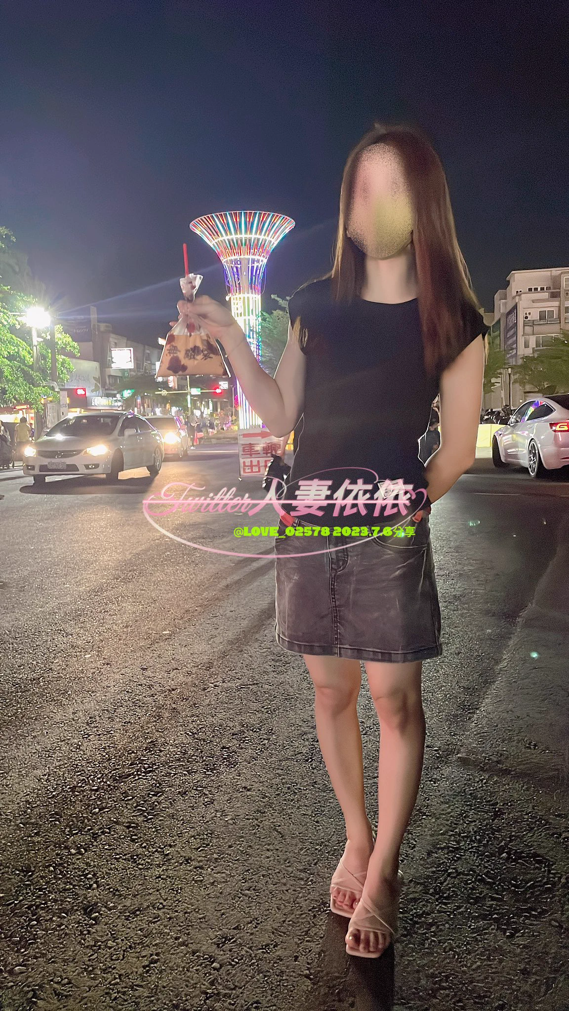 天啊逛個夜市看到好多帥哥還有穿吊尬的肌肉男側面看都看到大胸肌了手都好想抓上去，眼睛還忍不住往下看😄害我內褲都濕了其實是因為天氣太熱了先回去洗個澡，不然等一下去按摩，被按摩師聞到汗臭味就尷尬了😄@love02578 備用帳號 https://t.co/9HrSD3aNLr