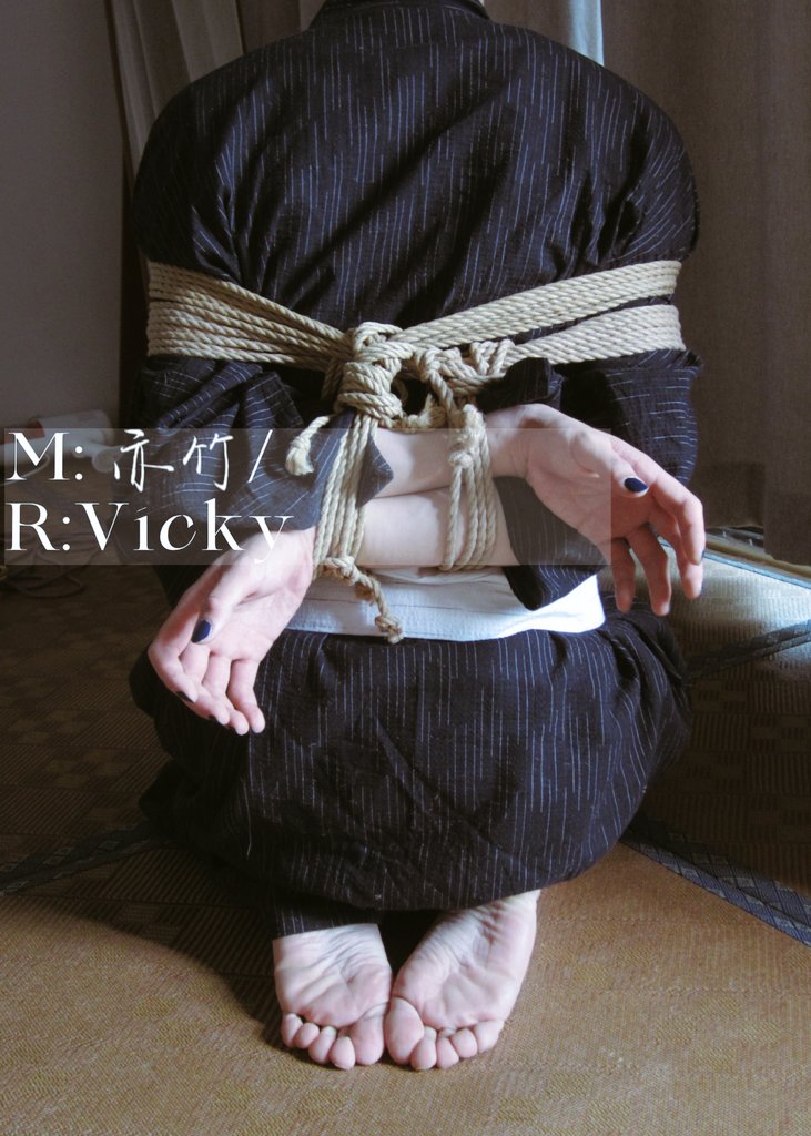 体验了Vicky进修后的成果(≧∇≦)/
这次是雲雀後手！！

Rope&amp;Photo: @Ranunculus_V 
Model： @turbellariaman https://t.co/FtHNIo9mtI