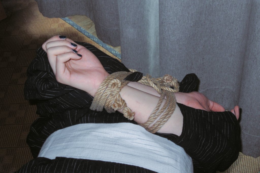 体验了Vicky进修后的成果(≧∇≦)/
这次是雲雀後手！！

Rope&amp;Photo: @Ranunculus_V 
Model： @turbellariaman https://t.co/FtHNIo9mtI