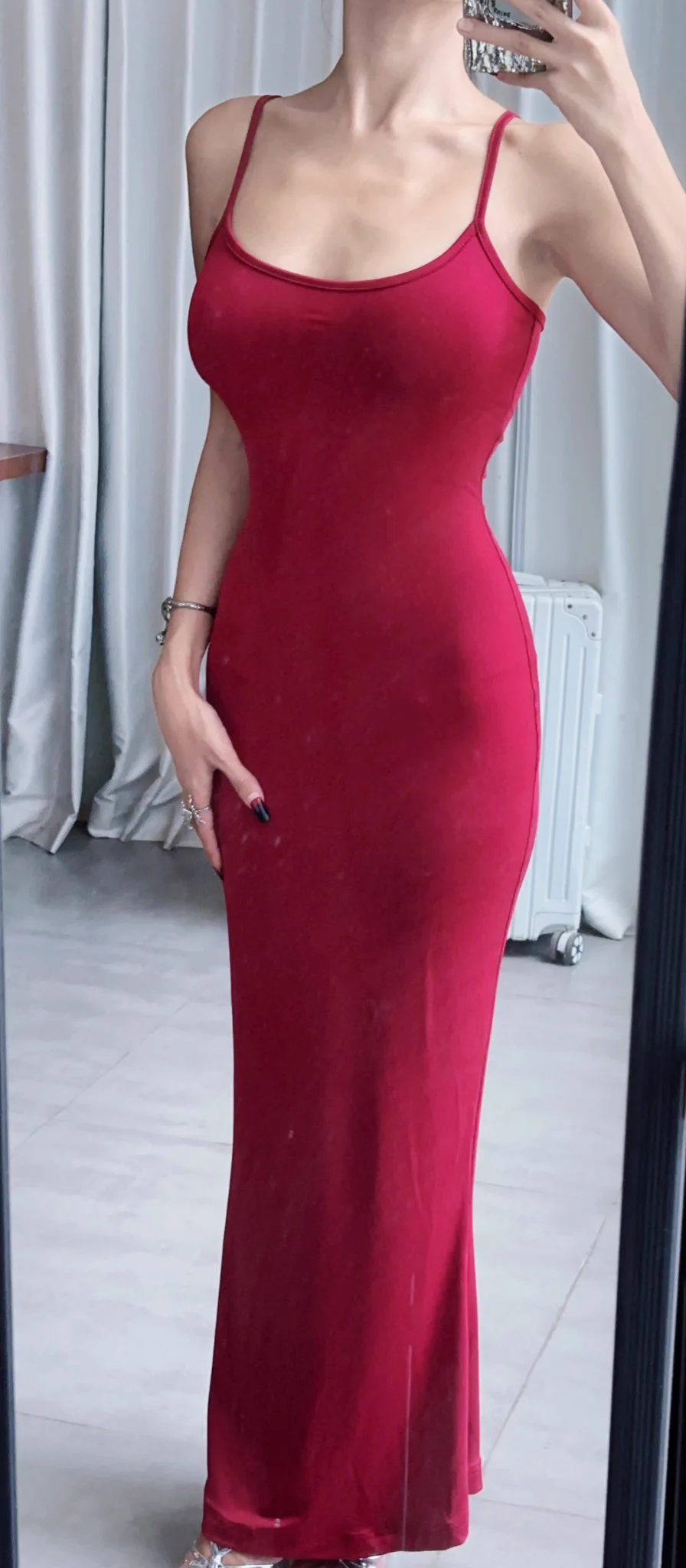 买了新衣服后第一件事问我室友：你觉得这件衣服怎么样？我室友：说实话我看不出来你的每件衣服除了颜色不一样，到底还有哪里不一样。 https://t.co/8vRKXcrXUJ