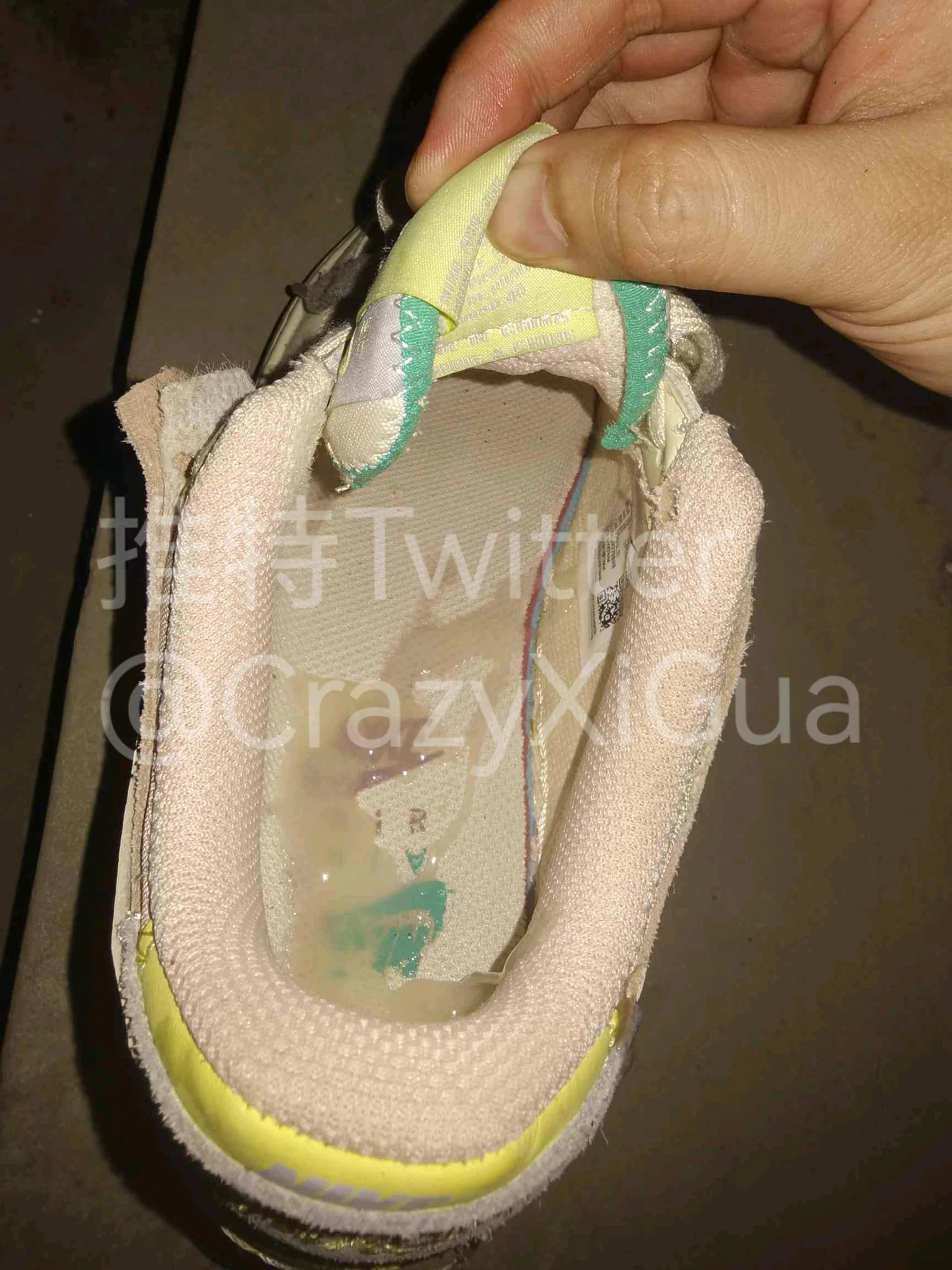 爆S小姐姐的af1马卡龙，盛夏35度的楼梯间，一身汗。全部交待给左脚，不清理直接放回去！ https://t.co/gJ7FIpWB05