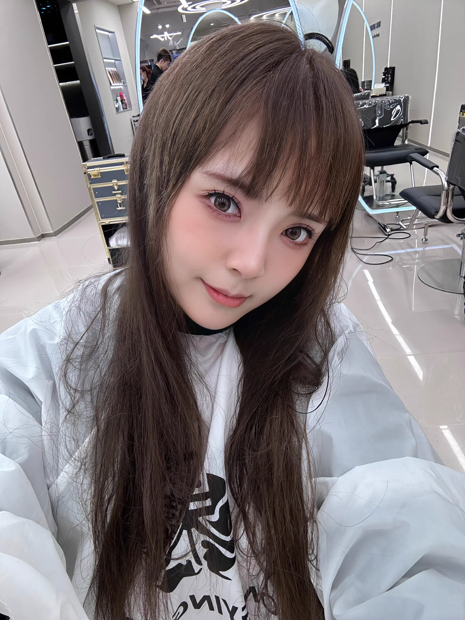我甚至觉得长发棕发没有短发可爱 还是短发可爱 这是我从5岁以来 第一次剪短头发 https://t.co/9FPgcPdDXc