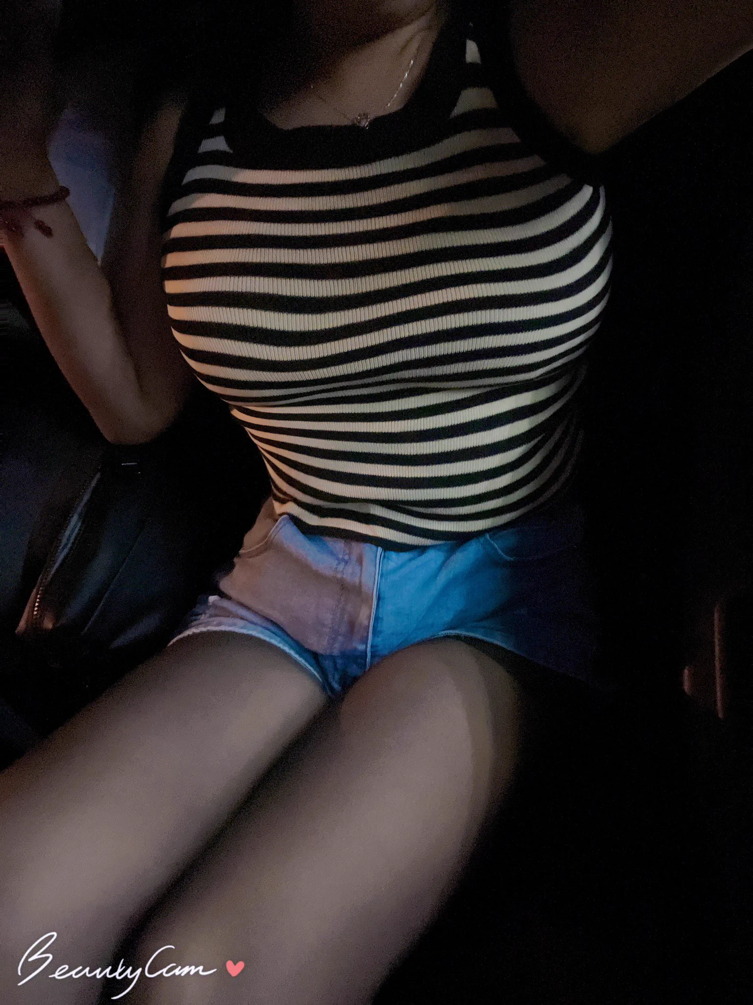 早安💋今天又是一個炎熱的一天 🏖腿開開涼快些，穿這件視覺效果奶大了😆 https://t.co/Kf4oOSvVFR