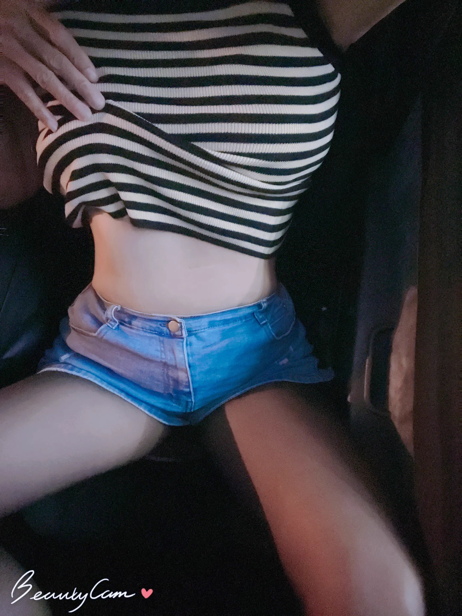 早安💋今天又是一個炎熱的一天 🏖腿開開涼快些，穿這件視覺效果奶大了😆 https://t.co/Kf4oOSvVFR