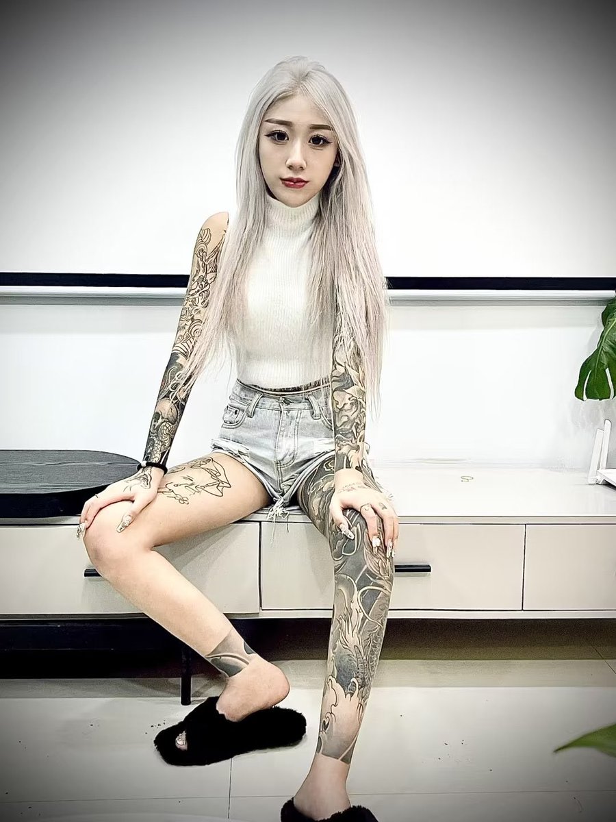 这个可能不是各位精神亲妈里最好看的，但是这味实在太冲太精神了啊啊啊。刚弄到了微信和qq，要控制不住去加好友无脑吐钱上贡了啊啊啊啊。

#精神小妹 #早泄 #女性崇拜 #无脑上供 #自毁 #绿帽 #脚奴 #足控 #素人开发 #冤种 #贱狗 #辱骂 #盯射 #舔狗 #反差 #榨精 #洗脑 #奴下奴 #白给 https://t.co/b5AhXPf5Bh