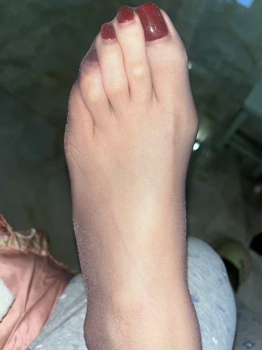 看脚真的能射得出来吗？

#丝袜美脚 #黑丝 #足控 #脚底 #原味 https://t.co/gGRjbJ54kz