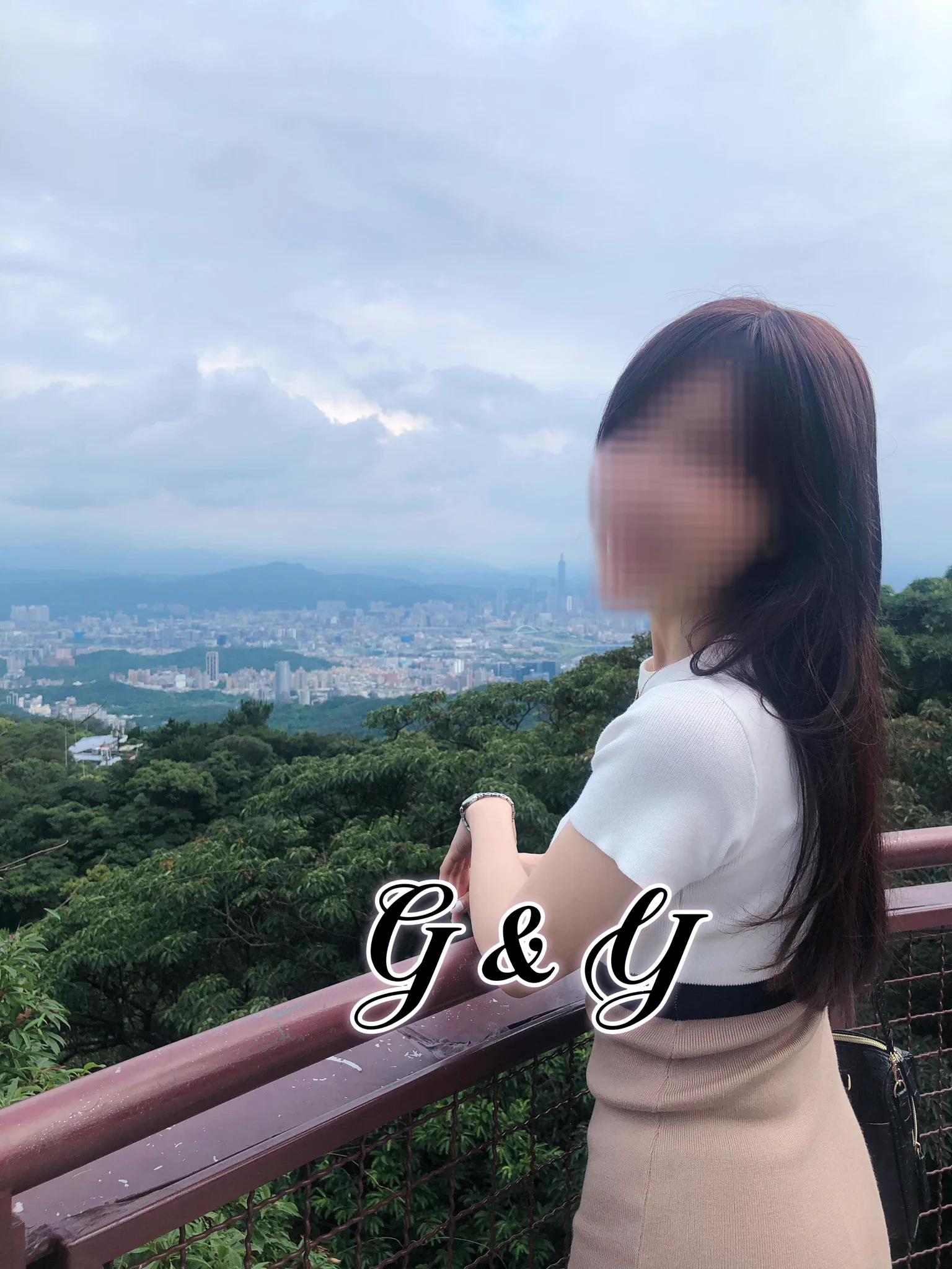 「報名單男需要什麼資格？」粉絲詢問題🙋來啦！一般夫妻情侶徵單男，常見的條件如下：⭐️單身狀態一般都會希望找單身的男性，避免後續衍生問題，當然也是有可接受偽單男的夫妻情侶⭐️對談禮貌很多夫妻情侶都會🈲️沒禮貌，推特上最常見的就是失禮之人，談吐有禮、不急迫且隨緣，尊重對方的單男最受歡迎⭐️聯誼經驗有聯誼經驗絕對是加分項，至少有實戰過較不會因過度緊張而軟竿祝大家聯誼順利💕💕#反差太太 #氣質淫妻 #Hotwife#台北美景 #歡淫你妳來一起看#單男報名請附生活照和自介哦
