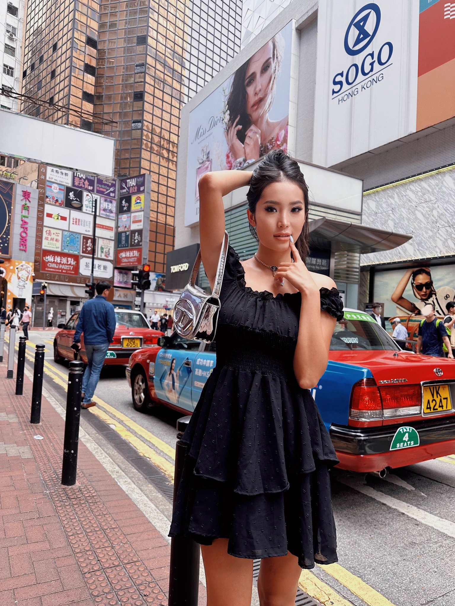 Shopping 🛍️ time and 🔞 in my lovely HK ❤️ https://t.co/6rRLMQe1j3