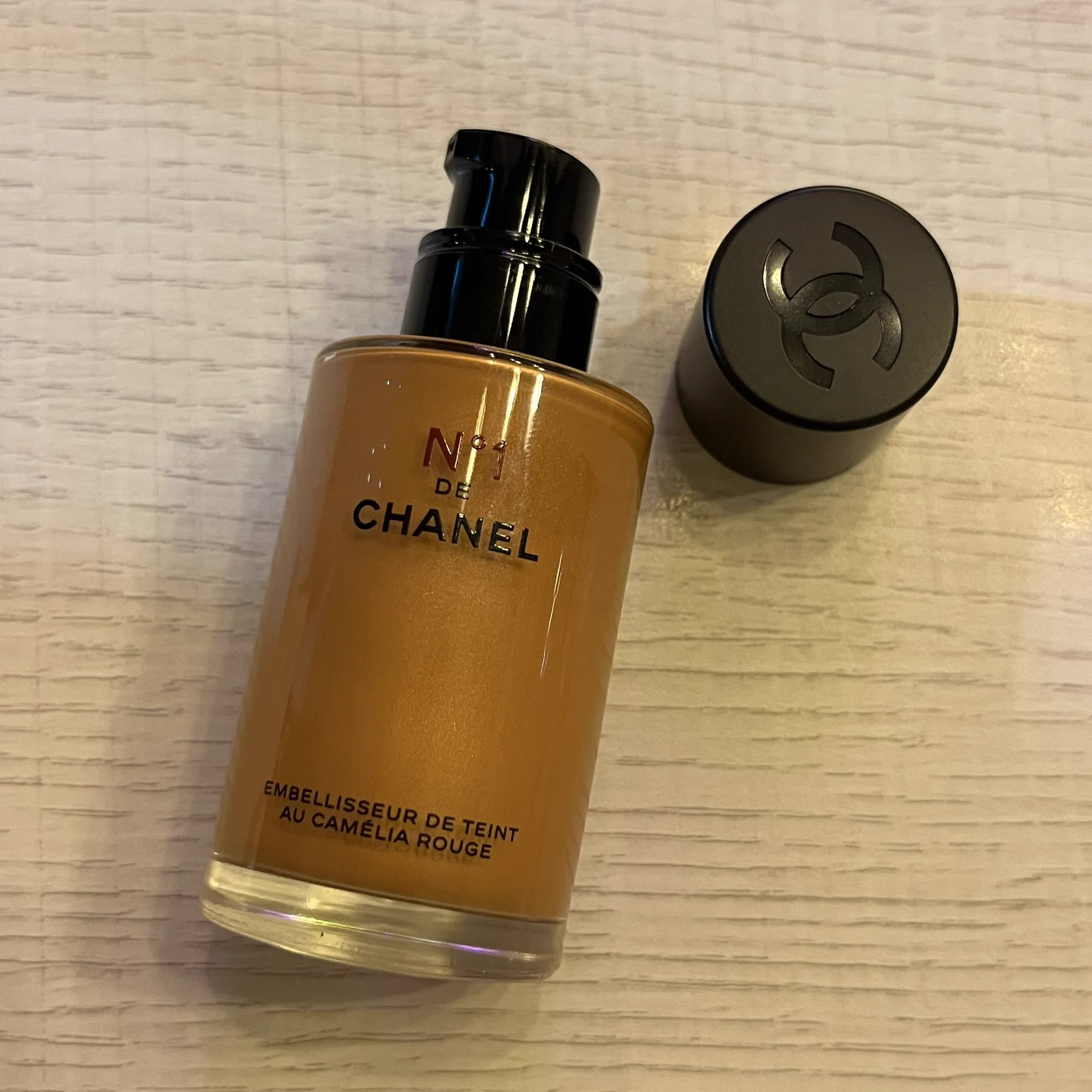 Ada 3 shades and i pilih the darkest one. Boleh dab atas loose powder and senang gila nak dab. https://t.co/rBirWNDJAy