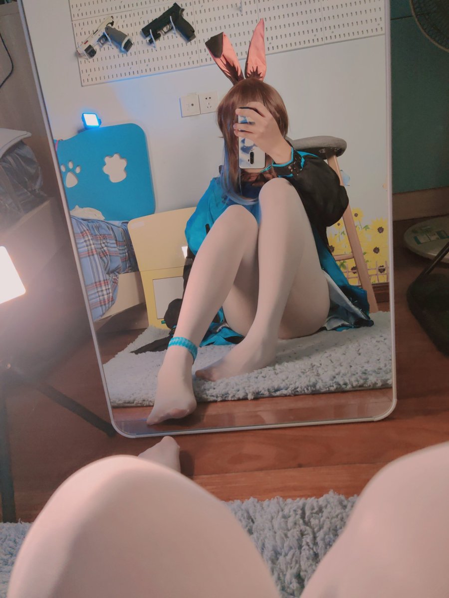 嗨~晚上好，你看上去很寂寞呢...要不我来给予你一个美妙的夜晚吧？💖 https://t.co/ew9DBrP1Go