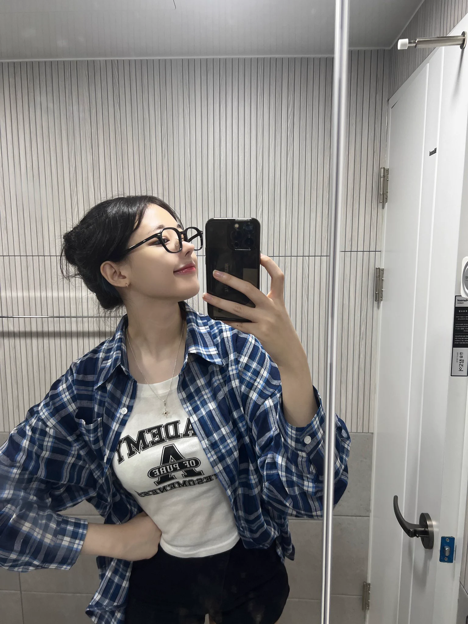 I am practicing guitar these days,,I’ll post my cosplay pic soon!!!! https://t.co/UBDXPBpO85