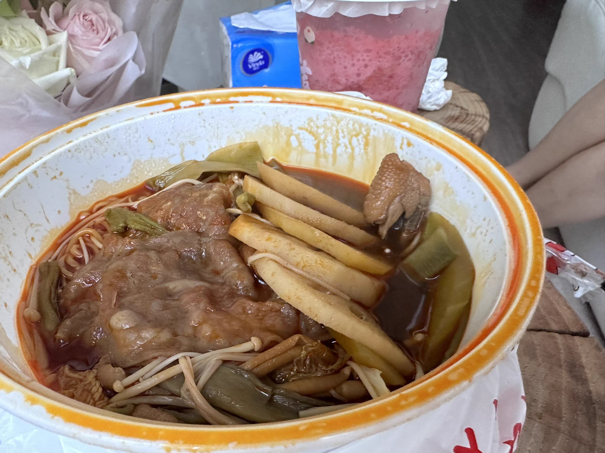 好 在广州终于吃到了辣的东西 曹氏鸭脖 我的痔疮可能会流血 辣死 https://t.co/Z6Frdi0tUm