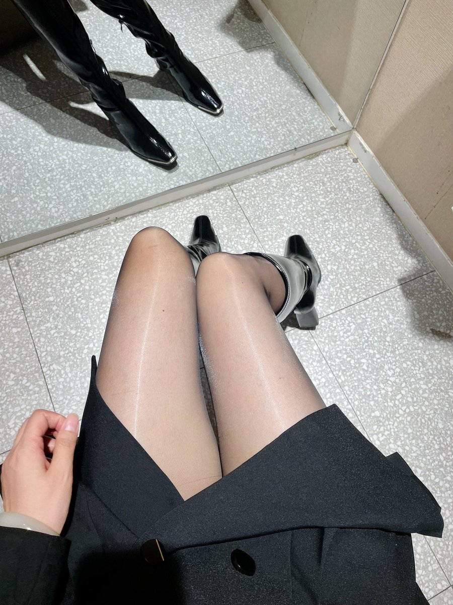 好多人说想看我穿靴子？ https://t.co/7LCYGhpKO6