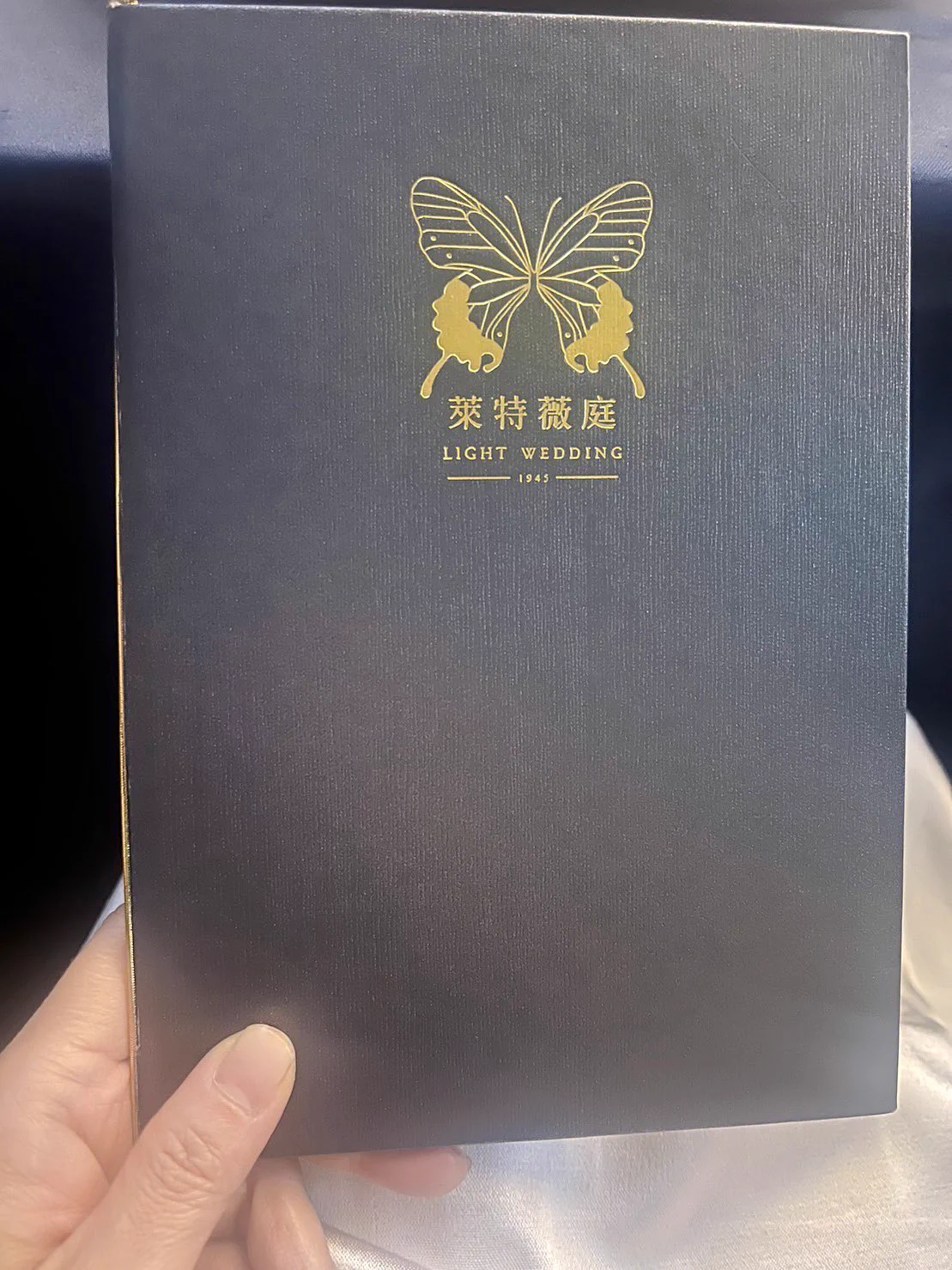 婚禮中好多鮮肉帥哥，聽說都是新人夫妻的好朋友，但他們幾個的面孔有點熟悉，好像是約砲玩咖，看到帥哥我就又會亂想，是不是他們跟新人….原來假日帥哥很少上推特的原因，除了要陪另一半外，可能也都來參加婚禮了😄@LOVE02578 備用無碼帳號#以上純屬虛構不用太認真 https://t.co/pXKSSQTEHy