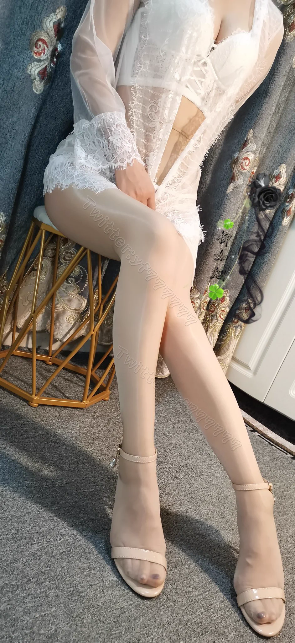 秋天到了。愿一切美好如期而至！丝袜来自 @shiwansilkivate #诗婉Silkivate https://t.co/YXybzIT96s