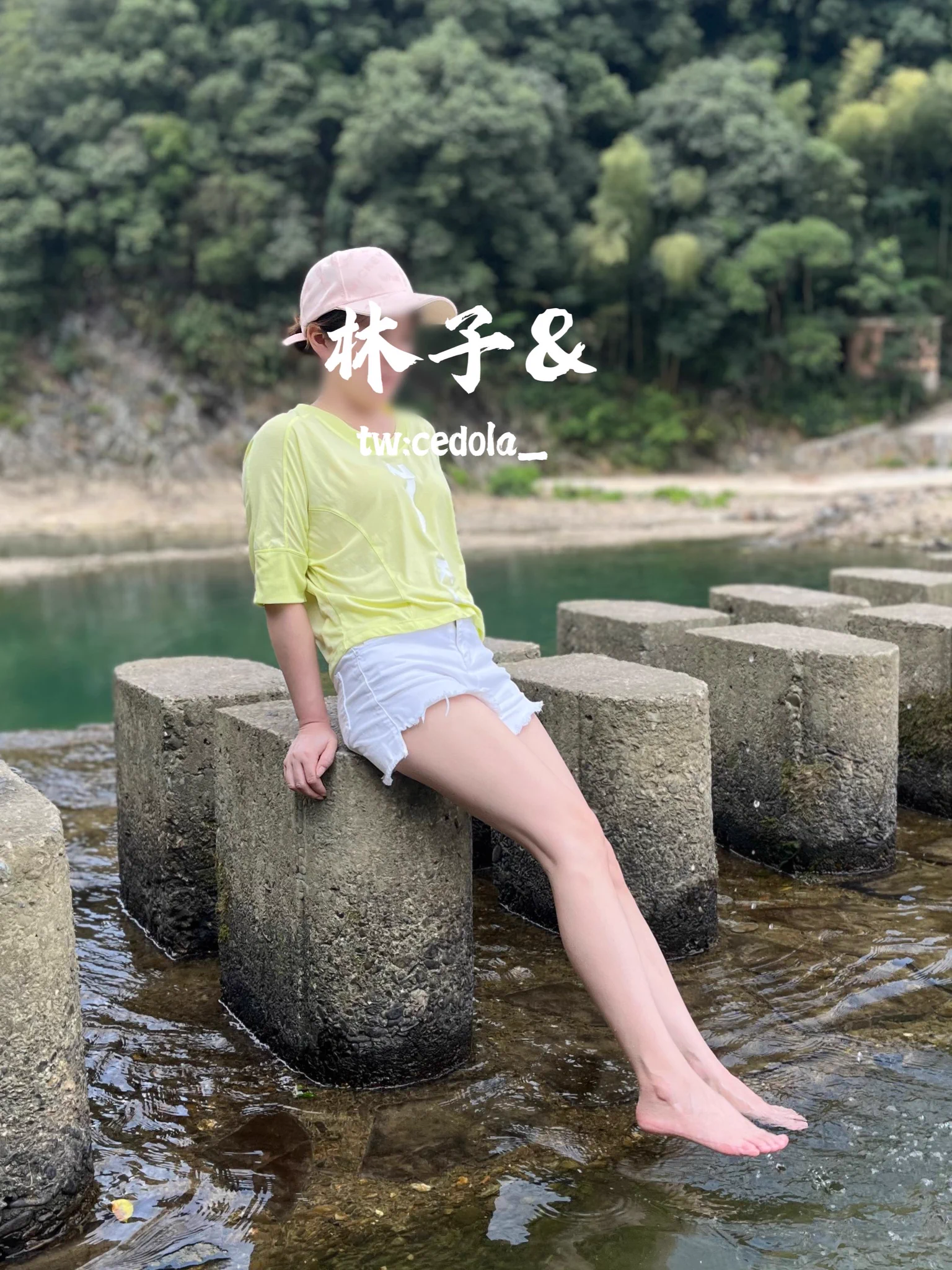多年前有个夏夜，跟朋友相约在中大散步，他带着公司前台来的。走到荷塘边时，她突然把鞋脱了，拎在手上，赤足荡漾在黑黝黝的路上，月光下是那么耀眼，那一刻定格在我记忆里。 https://t.co/tmD2jEqX7B