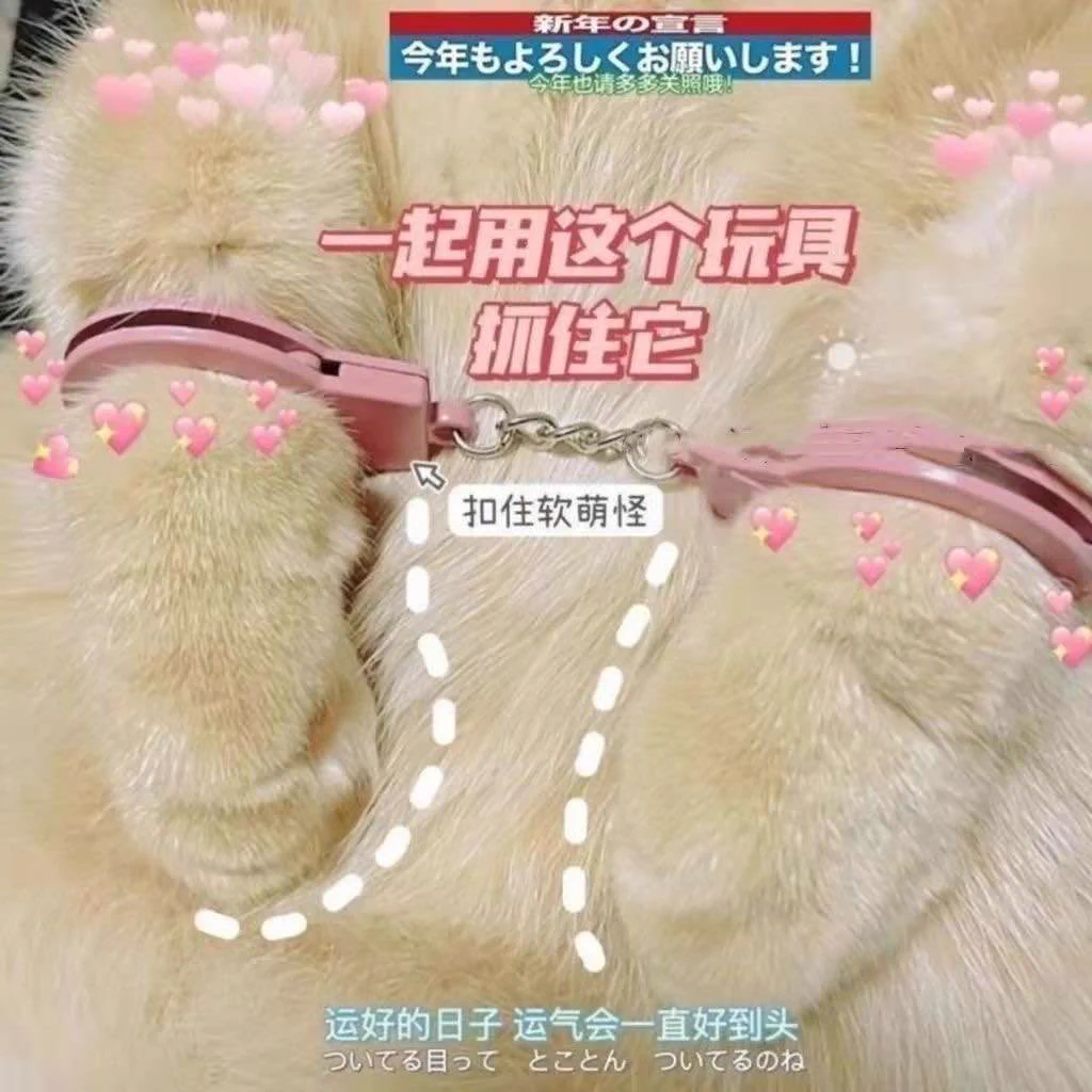 情趣扑克牌终于上架啦！！久等了！！两副牌里均含有brat隐藏牌！我们brat口号是 ‘’你丫没吃饭啊？‘’一副49，带精美铁盒，两副一套86，会送超可爱的迷你拇指手铐！也可以用来铐娃娃～ https://t.co/kfX6BFBWxM