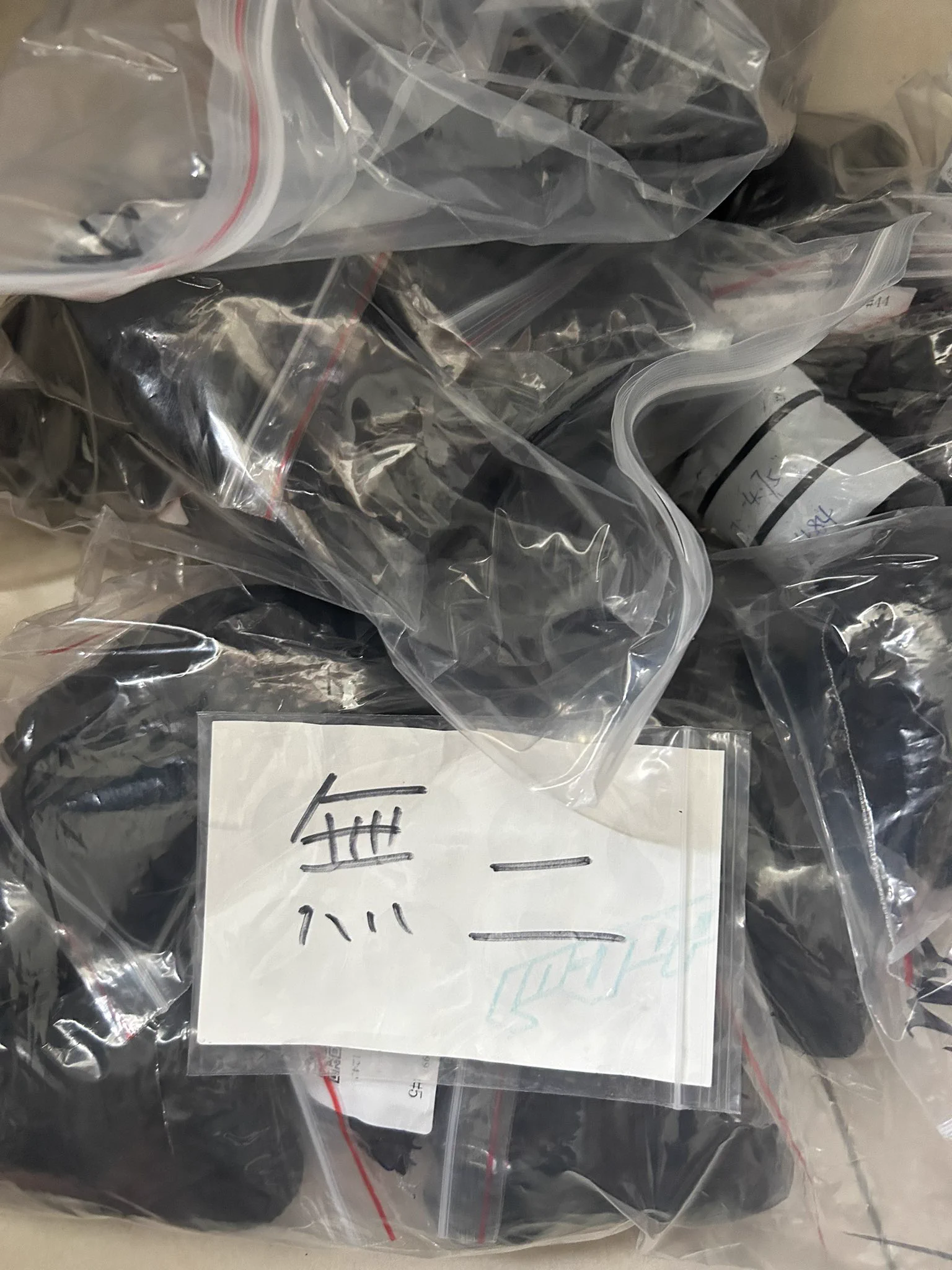 周大生+中国黄金 长黑丝 柜姐超级配合 让拍什么就拍什么 好喜欢 好懂我们 #丝袜 #原味 #原味丝袜 #柜姐丝袜 #专柜收丝 #恋足癖 https://t.co/ZxEbURDu93
