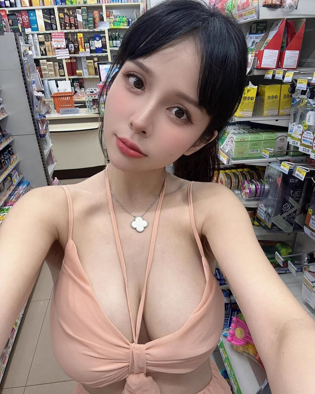 鬼門開了 收留185以上25歲以下八塊腹肌 有大ㄐㄐ的小哥哥你的不安 由我承擔 https://t.co/plKCeFgGtt