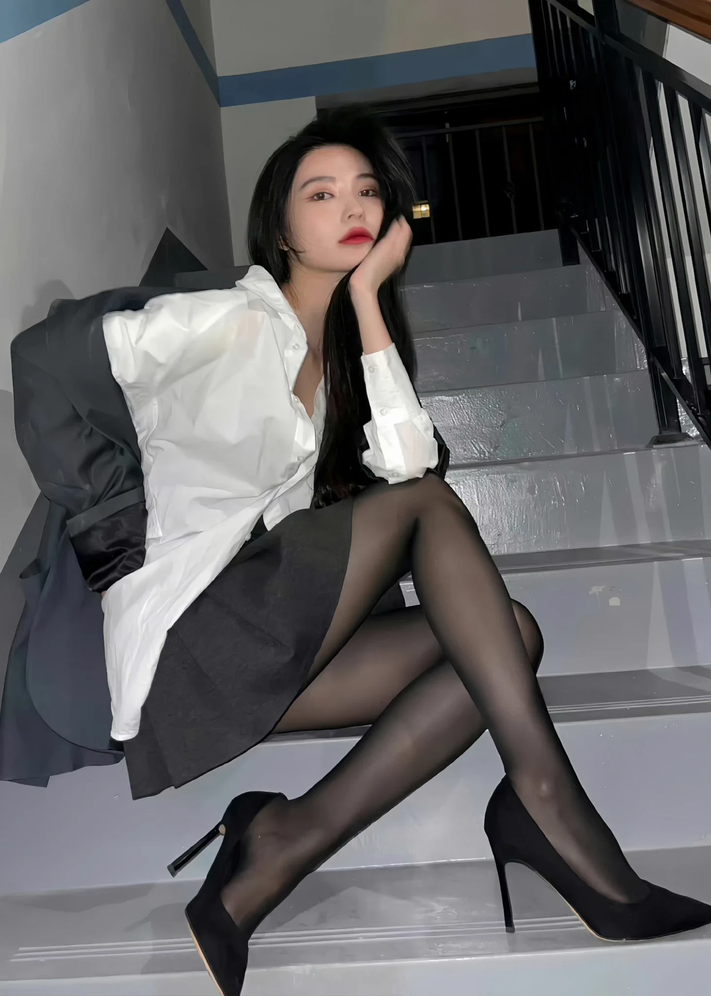 这女的谁呀？骚死了 https://t.co/CXoazh4vnS
