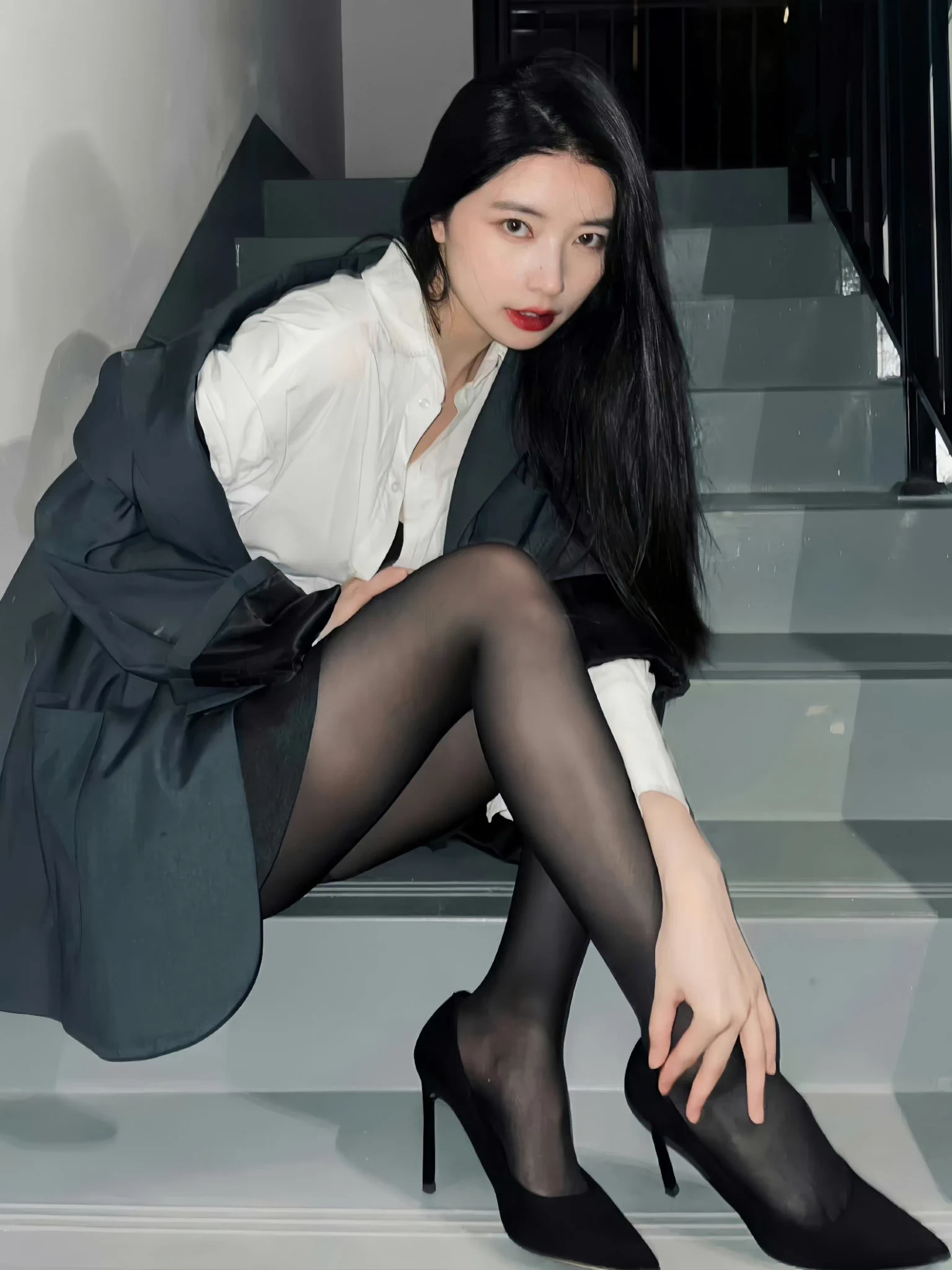 这女的谁呀？骚死了 https://t.co/CXoazh4vnS