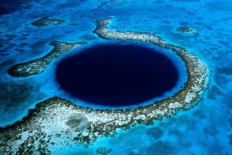 @ins_kiligkira 梦里的就是这种蓝洞 只是更黑更大 https://t.co/0TUtuWVO2H