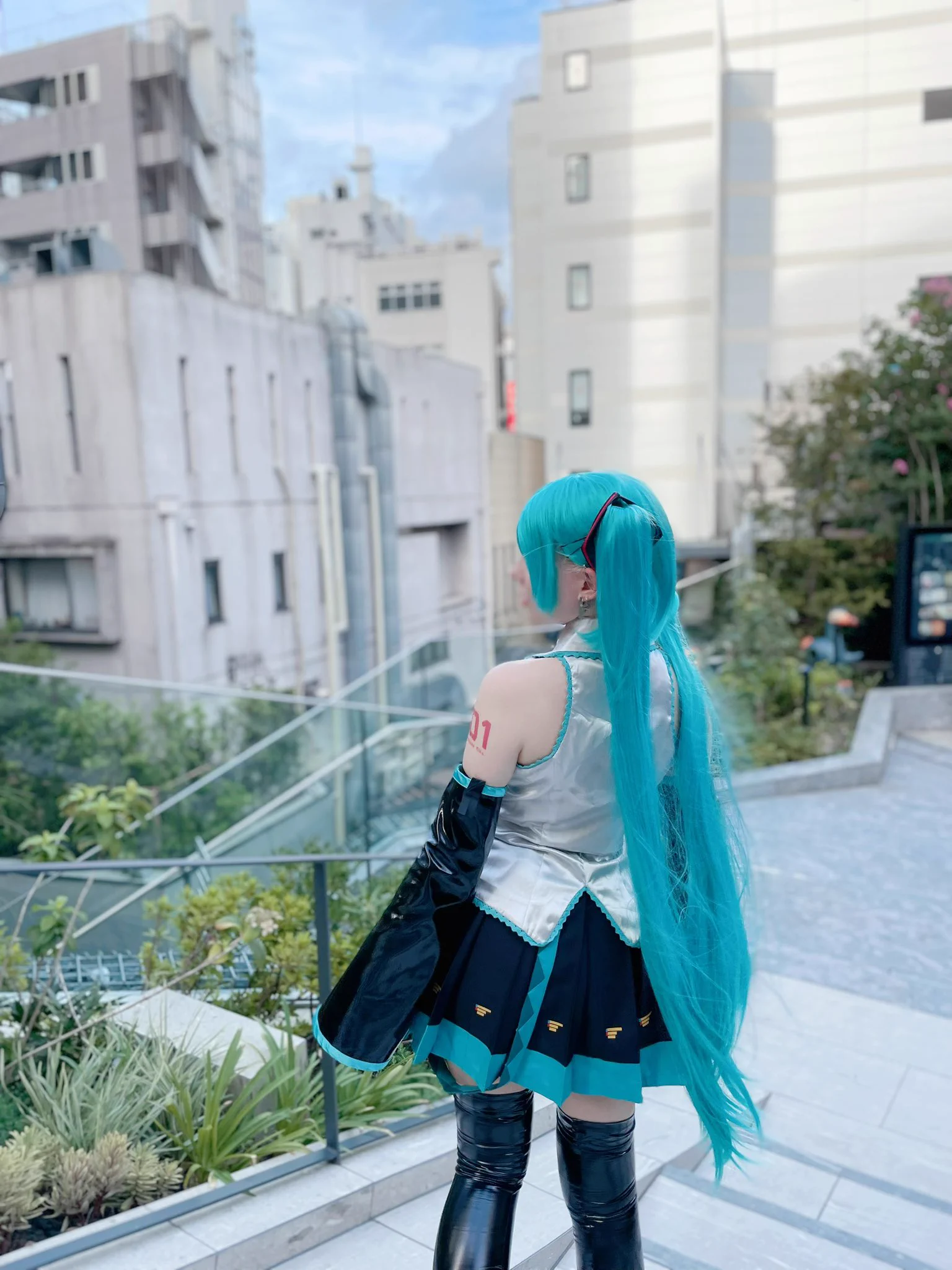 昨日は日本に来て初めてのオフ会でした！来てくれたみんな、ありがとう！！🩵昨日は緊張して、音も悪くて、歌も下手だった....。それでも楽しんでいただけたなら嬉しいです！次はもっと楽しんでもらえるようにしたいw https://t.co/T7Ubw4GBtA