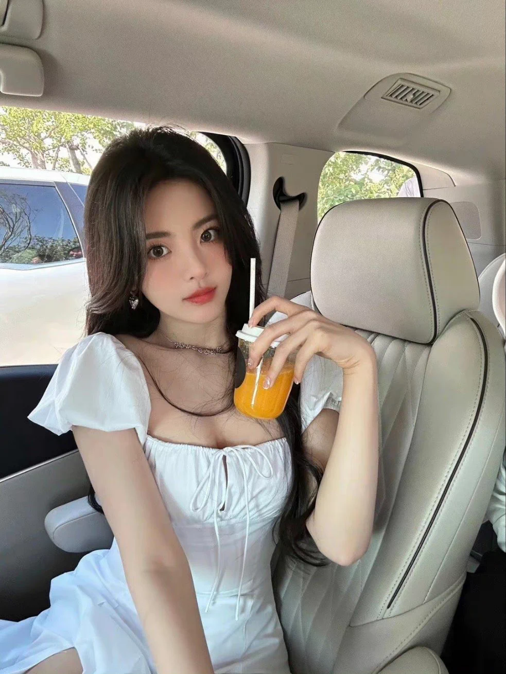 内娱现在就是这样，要么露奶，要么黑丝 https://t.co/YD5imO8rSV